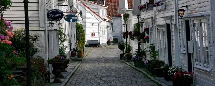  Gamle Stavanger, el casco antiguo de Stavanger, compuesto por unas 170 casas de madera construidas finales del siglo XVIII y principios del siglo XIX