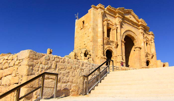 Arco de Adriano, en la entrada principal de Jerash