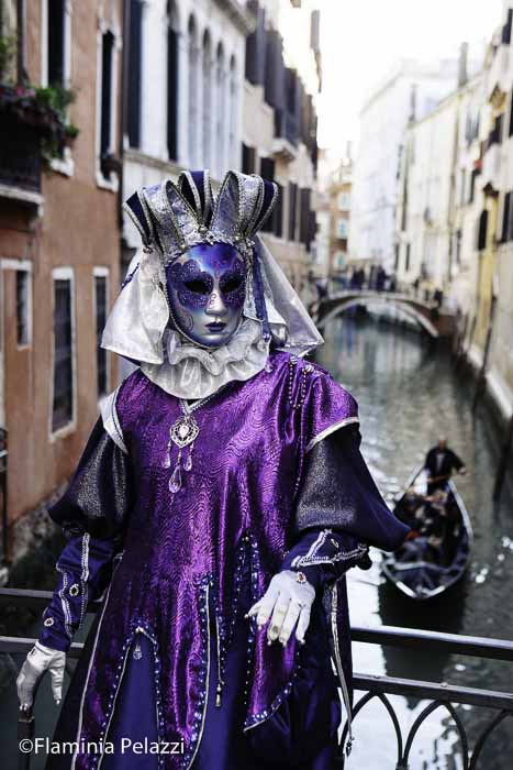 Los canales de Venecia se llenan de color durante los diez días que dura el Carnaval