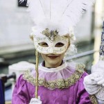 Niña en el Carnaval de Venecia