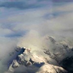 Durante el vuelo de poco más de una hora que une Punta Arenas con Puerto Williams, es posible maravillarse con la casi inexplorada Cordillera de Darwin y sus cientos de glaciares