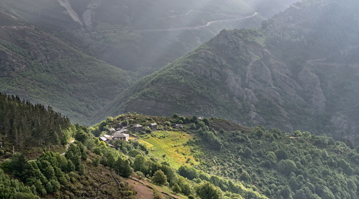 Vista de San Cristóbal. Ruta del Silencio. Foto Alejandro Badía. Cedida por Turismo de Asturias.