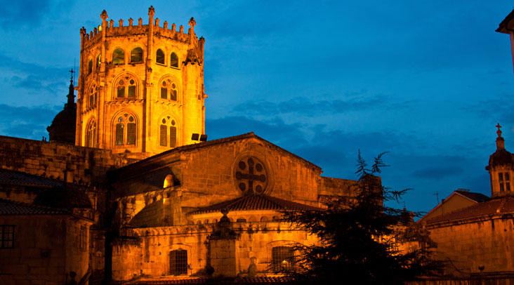 Catedral de San Martiño con cimborrio. Foto Turismo de Ourense.