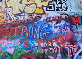 Muro de John Lennon. Foto M. Peinado con licencia Creative Commons.