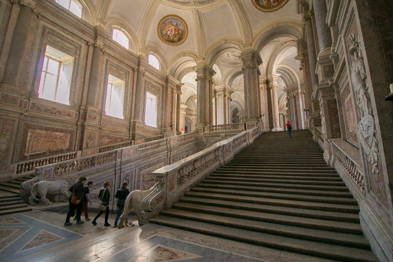 Escalera regia del Palacio Real de Caserta © Javier Zori del Amo
