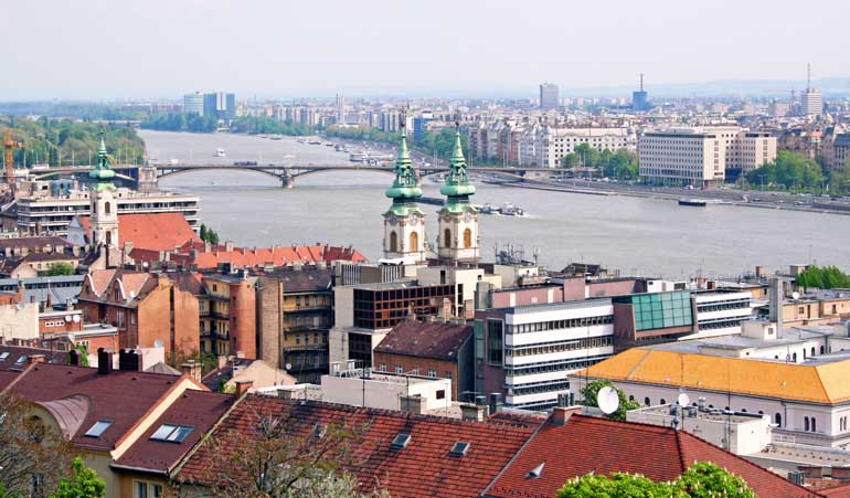 Vista del Danubio desde la Ciudadela, en la cima del monte Géllert