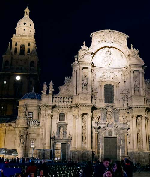 Fachada principal de la catedral de Murcia desde la plaza del Cardenal Belluga