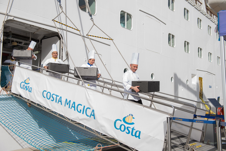Costa Cruceros y Banc de Aliments se unen para dar salida a los excedentes alimentarios