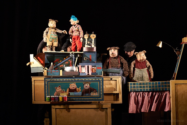 Los títeres son parte de la propuesta teatral del Festival Barruguet de Teatro Familiar