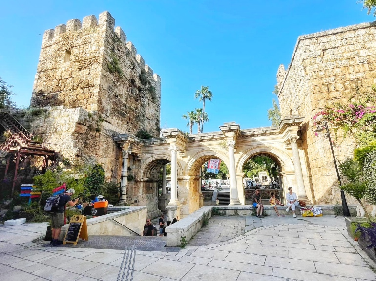 Puerta de Adriano en Antalya