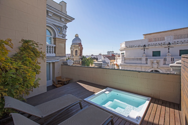Habitación con jacuzzi en el hotel Iberostar Las Letras de Madrid