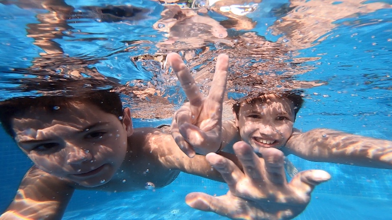 Los niños y las piscinas son un binomio indisoluble durante las vacaciones