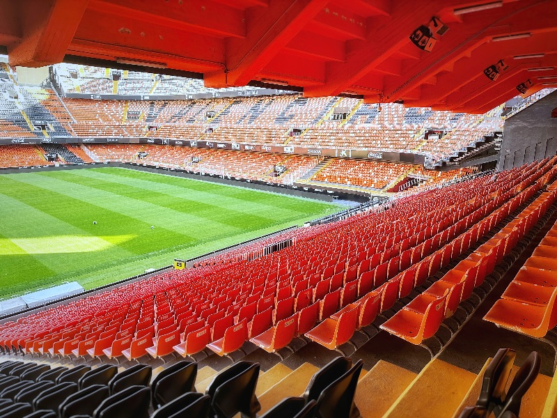 El campo de fútbol del Valencia es el quinto más grande de España.