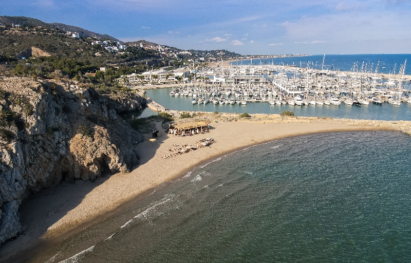 Cala Ginesta es una de las playas más recónditas de la Costa de Barcelona.