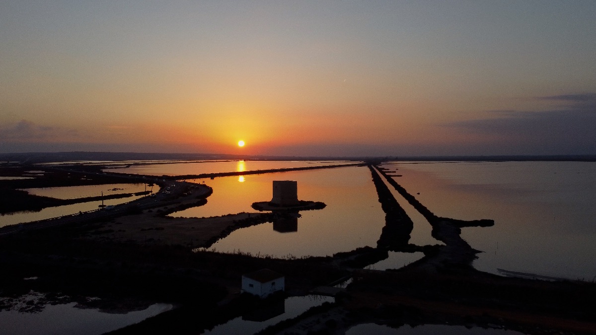 Torre del Tamarit, a la entrada del Parque Natural de las Salinas de Santa Pola