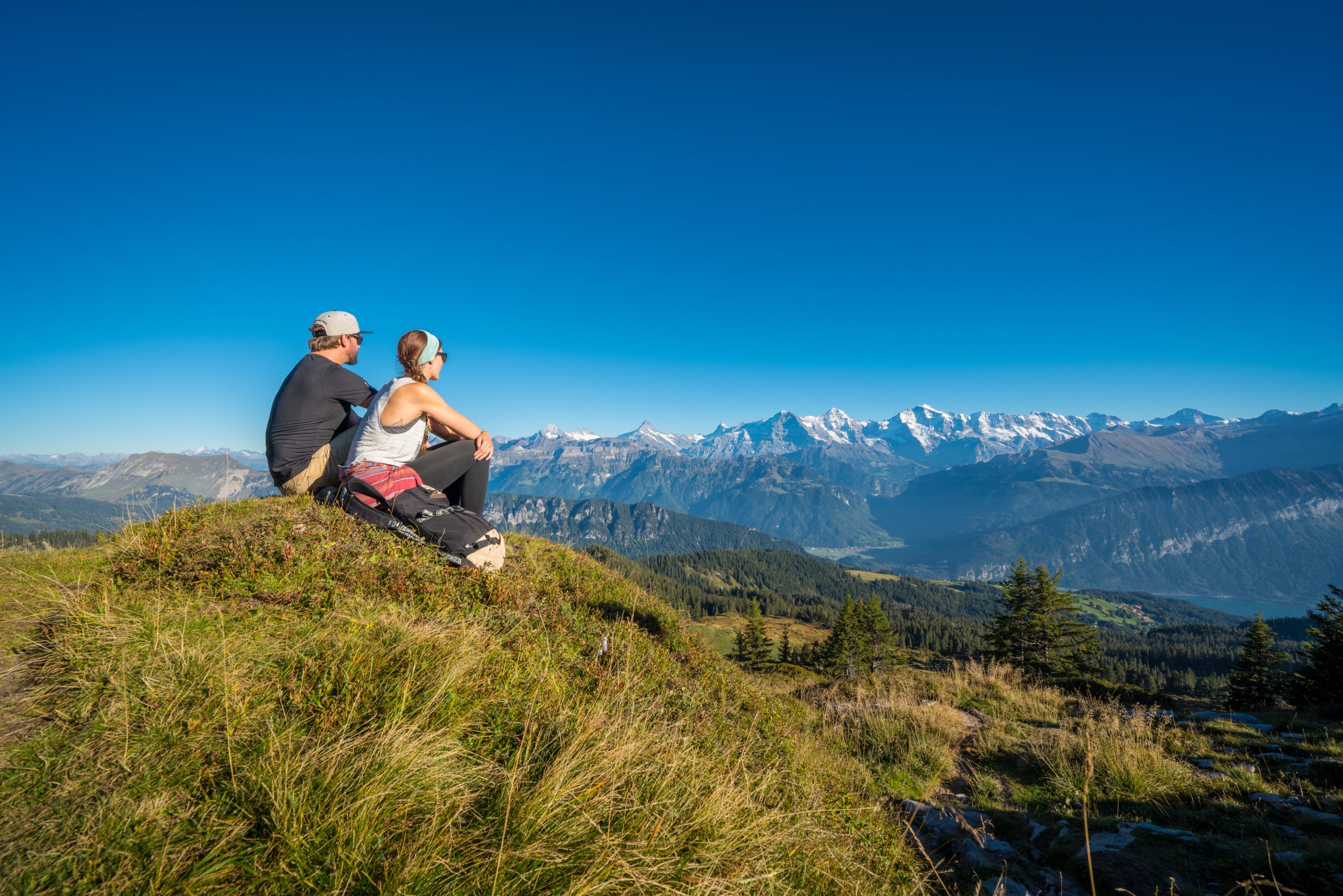 Hacer una ruta senderista en esta región de Suiza es un must de un viaje a este destino