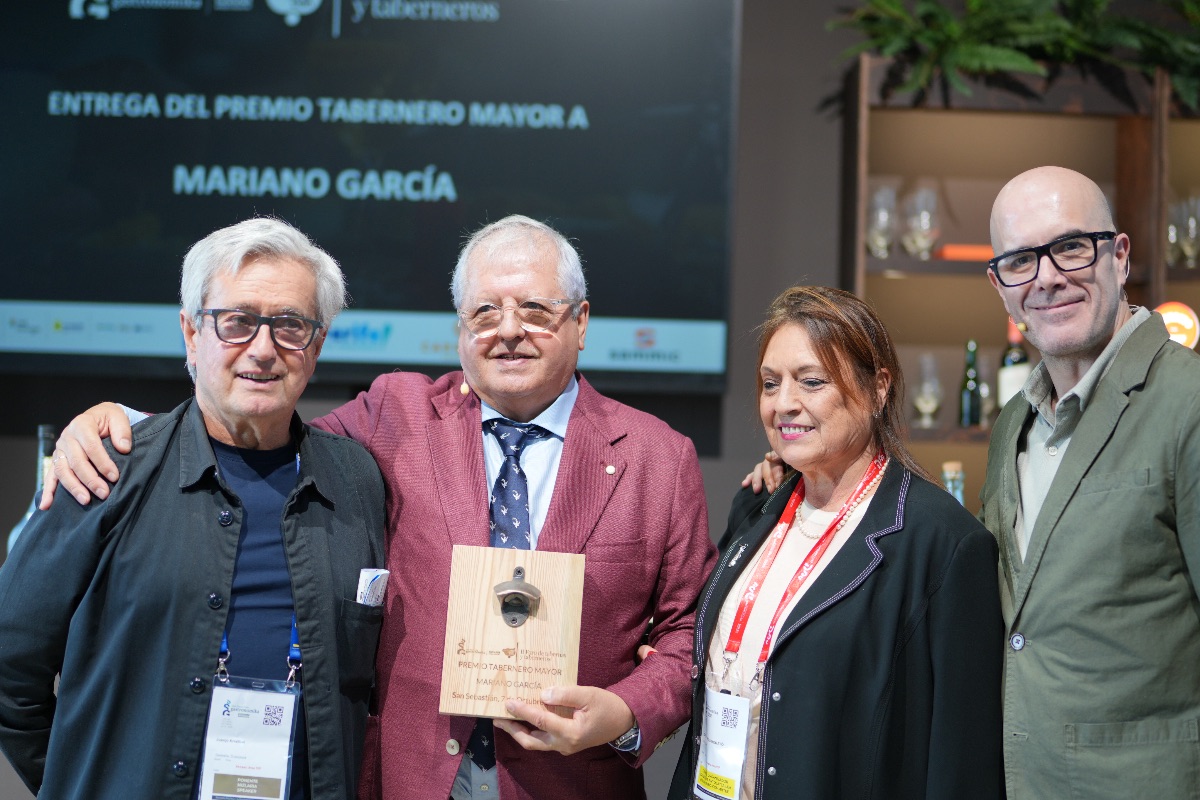 Mariano García, del mítico bar Donald, recibió el Premio Tabernero Mayor