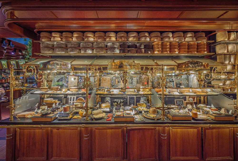 Les Grands Buffets cuenta con 111 variedades de quesos. Les Grands Buffets cuenta con 111 variedades de quesos.