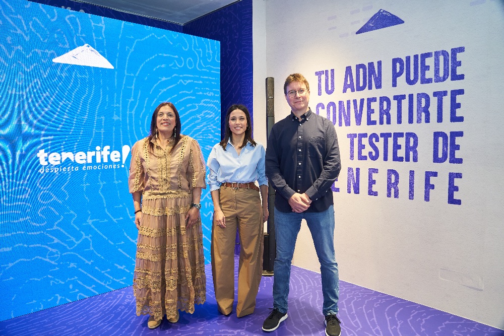 De izquierda a derecha: Dimple Melwani, consejera delegada de Turismo de Tenerife, Conchi Gil Díaz, periodista en La Sexta y moderadora del evento y Miguel Pita, genetista y divulgador científico, que colabora en la campaña aportando la mirada científica. De izquierda a derecha: Dimple Melwani, consejera delegada de Turismo de Tenerife, Conchi Gil Díaz, periodista en La Sexta y moderadora del evento y Miguel Pita, genetista y divulgador científico, que colabora en la campaña aportando la mirada científica.