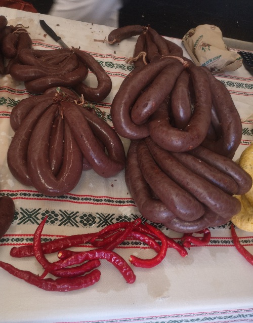 La buzkantza acompañada del pan de leña con masa madre y una sidra o un txakoli es una combinación perfecta La buzkantza acompañada del pan de leña con masa madre y una sidra o un txakoli es una combinación perfecta