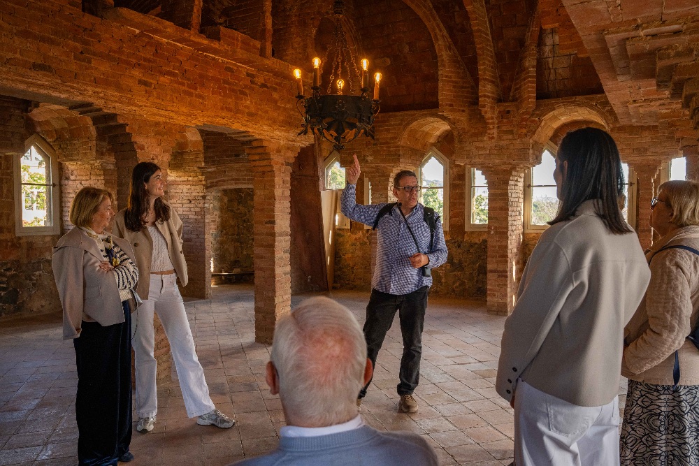 Un momento de la visita en el interior de la Torre Bellesguard Un momento de la visita en el interior de la Torre Bellesguard