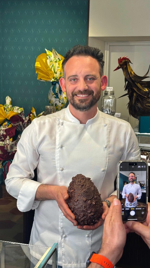 Alessandro Spegis (Spegis Cioccolato) es un maestro chocolatero que ha trabajado con Paco Torreblanca., mejor chef pastelero del mundo Alessandro Spegis (Spegis Cioccolato) es un maestro chocolatero que ha trabajado con Paco Torreblanca., mejor chef pastelero del mundo