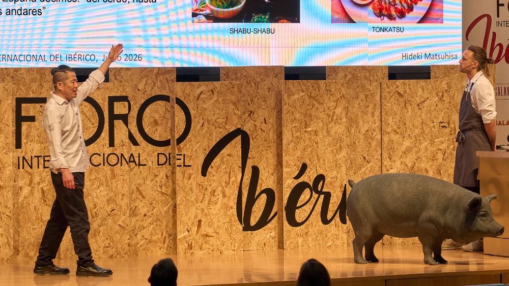 El cocinero Hideki Matsuhisa mostró cómo el cerdo forma parte desde hace siglos de la cultura gastronómica japonesa El cocinero Hideki Matsuhisa mostró cómo el cerdo forma parte desde hace siglos de la cultura gastronómica japonesa