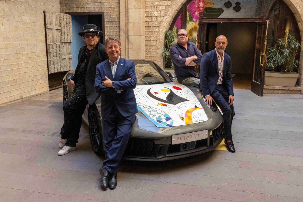 Josep Fèlix Bentz, presidente del Real Círculo Artístico de Barcelona, Charly Meier, creador de Autoart World, Marc Miramontes y Juan José Mateos, directores asociados de Autoart World Barcelona. Josep Fèlix Bentz, presidente del Real Círculo Artístico de Barcelona, Charly Meier, creador de Autoart World, Marc Miramontes y Juan José Mateos, directores asociados de Autoart World Barcelona.
