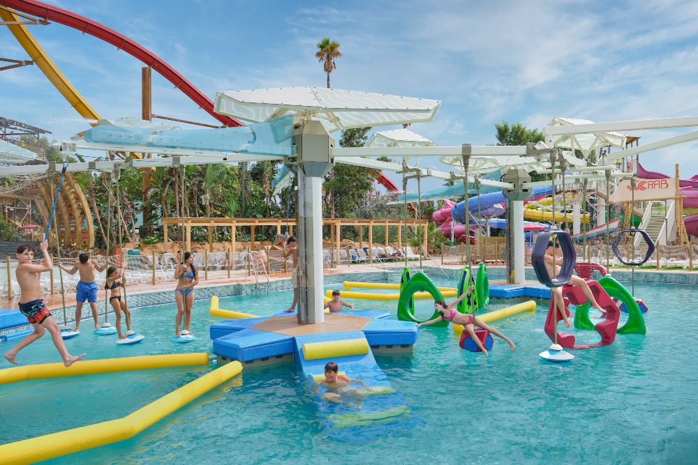 Coral Bay tiene una superficie de 6.000 metros cuadrados Coral Bay tiene una superficie de 6.000 metros cuadrados
