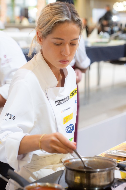 Paula Gutiérrez, reciente ganadora del concurso Cocinero del Año, durante la final de Alimentaria 2026. Paula Gutiérrez, reciente ganadora del concurso Cocinero del Año, durante la final de Alimentaria 2026.