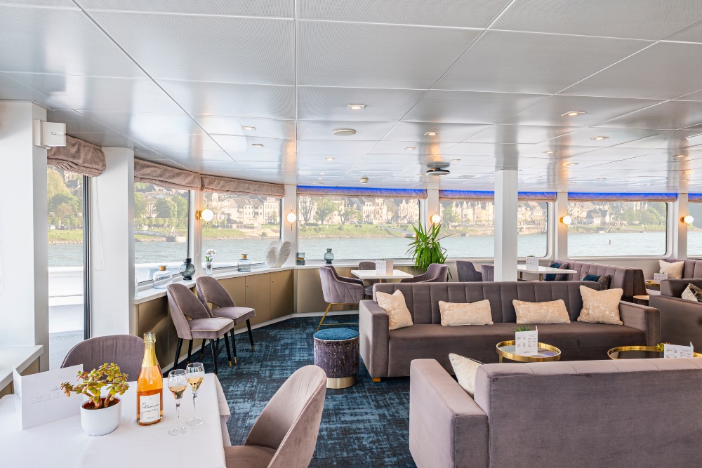 Interior de un crucero fluvial de CroisiEurope Interior de un crucero fluvial de CroisiEurope