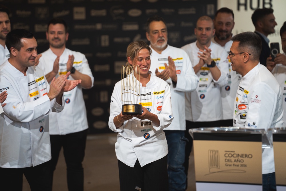 Paula Gutiérrez con su trofeo de ganadora del Cocinero del Año 2026 Paula Gutiérrez con su trofeo de ganadora del Cocinero del Año 2026