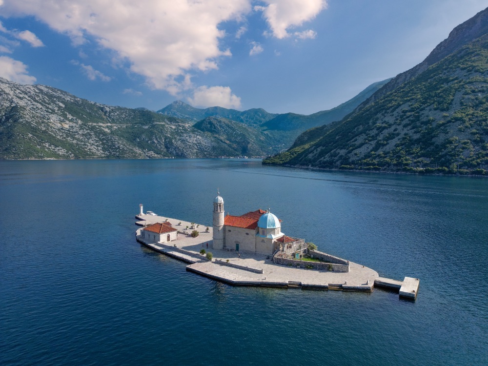 Nuestra Señora de de las Rocas, en Perast Nuestra Señora de de las Rocas, en Perast