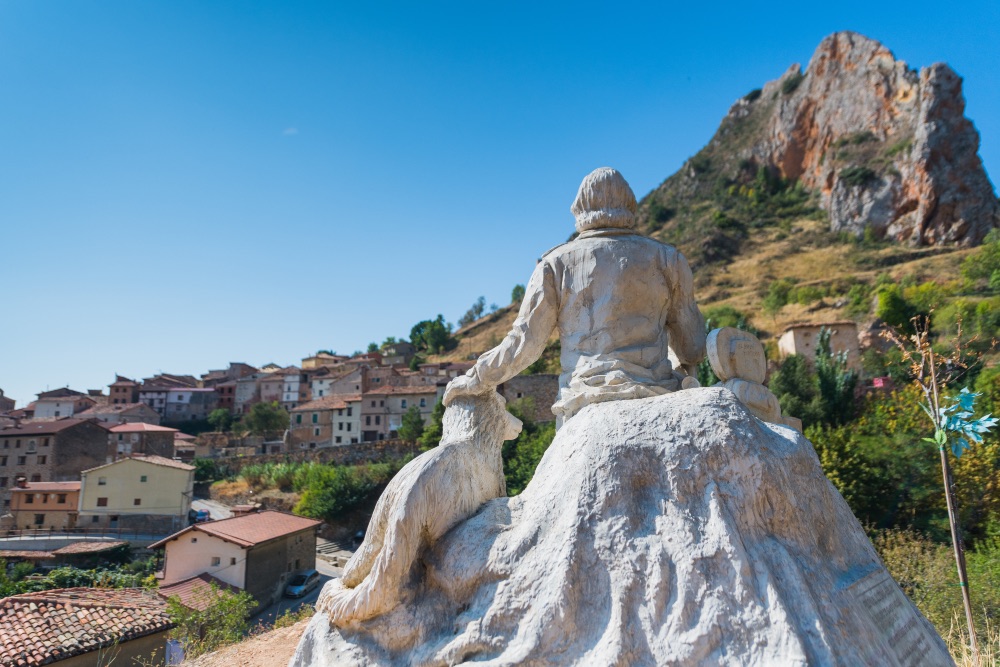 Monumento a Félix Rodríguez de la Fuente en Poza de la Sal. Monumento a Félix Rodríguez de la Fuente en Poza de la Sal.