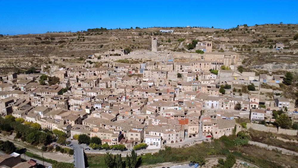 Vista aérea del Guimerà, en el valle de Guimerà. Vista aérea del Guimerà, en el valle de Guimerà.