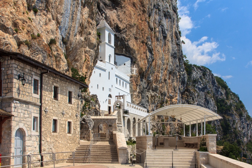 Monasterio de Ostrog © Sergej Zabijako © Promo-Montenegro, 2017 Monasterio de Ostrog © Sergej Zabijako © Promo-Montenegro, 2017
