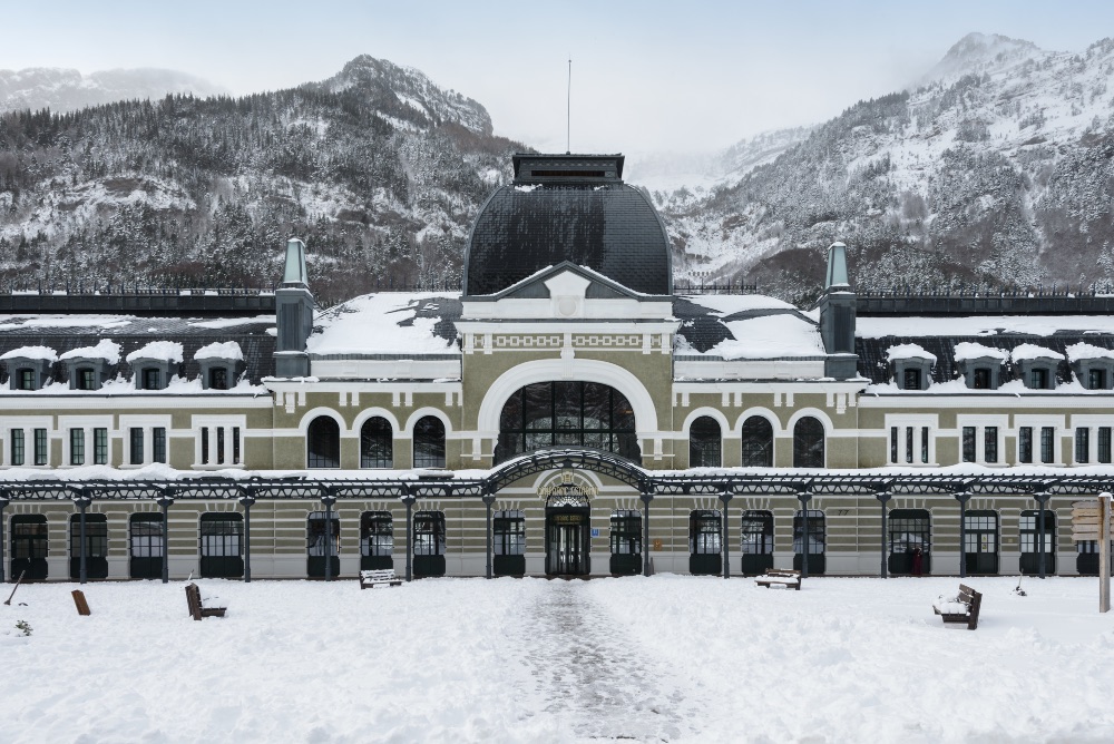 Canfranc Estación, mejor hotel de lujo de montaña del mundo Canfranc Estación, mejor hotel de lujo de montaña del mundo