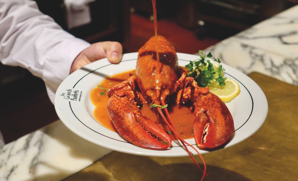 La langosta a la americana es otro de los platos imperdibles en Les Grands Buffets. La langosta a la americana es otro de los platos imperdibles en Les Grands Buffets.