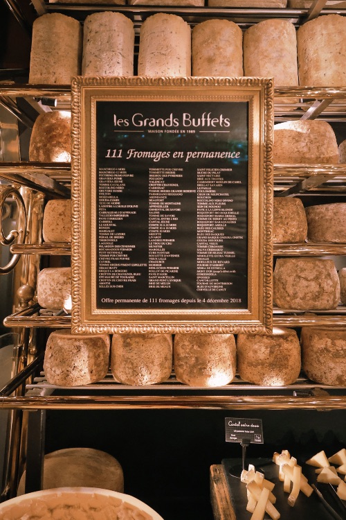 En Les Grands Buffets hay 111 quesos. En Les Grands Buffets hay 111 quesos.