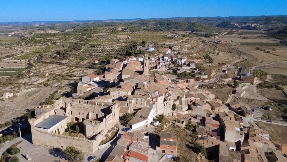 Vista aérea de Maldà, otro de los pueblos del valle del río Corb. Vista aérea de Maldà, otro de los pueblos del valle del río Corb.