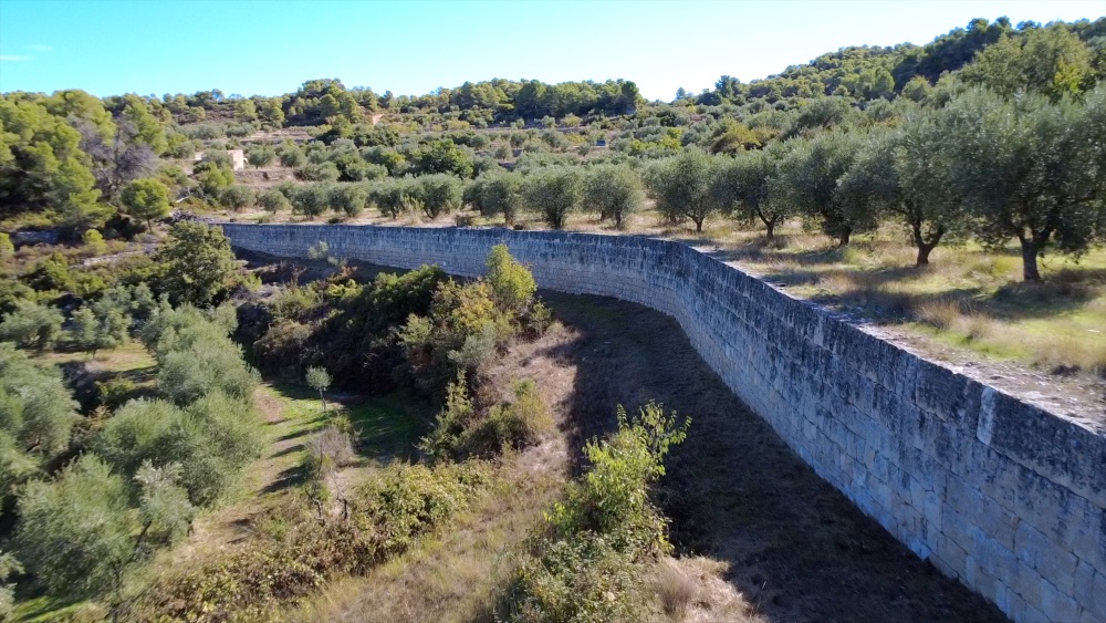 El llamado Marge del Bessó es una de las construcciones más emblemáticas y mejor conservadas del valle de Vinaixa, en Les Garrigues. El llamado Marge del Bessó es una de las construcciones más emblemáticas y mejor conservadas del valle de Vinaixa, en Les Garrigues.