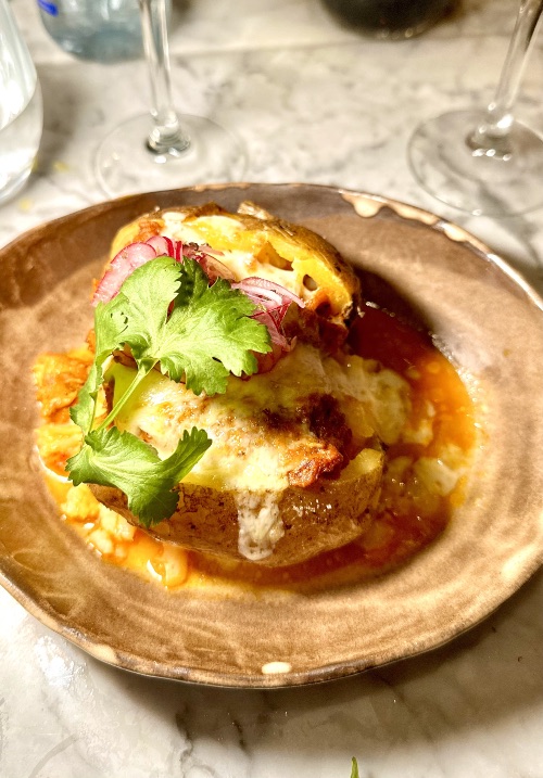 Patata con Ratatouille. Foto: María Jesús Tomé Patata con Ratatouille. Foto: María Jesús Tomé