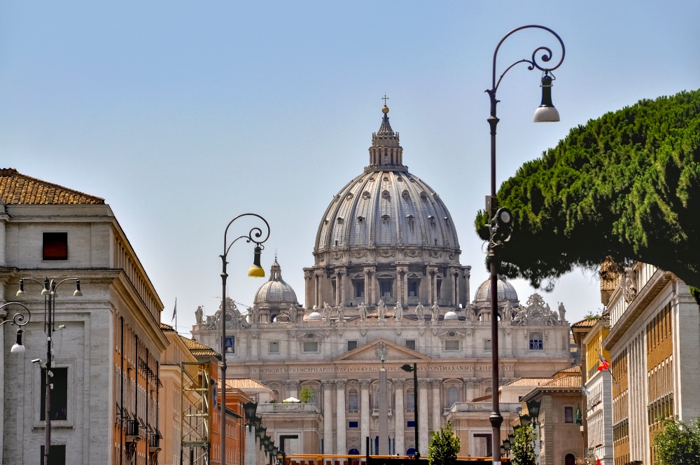 San Pedro del Vaticano es una de las visitas que se suelen hacer en una parada en Civitavecchia. San Pedro del Vaticano es una de las visitas que se suelen hacer en una parada en Civitavecchia.