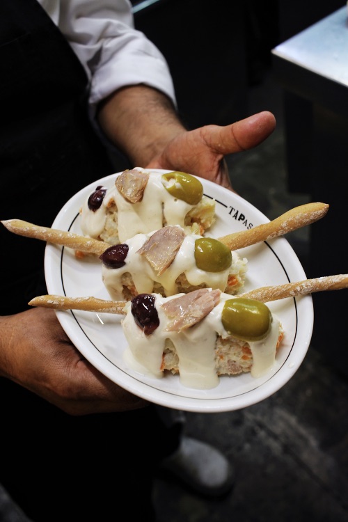 La ensaladilla rusa de Tapas24 fue elegida la mejor ensaladilla de España en San Sebastian Gastronomika 2018. La ensaladilla rusa de Tapas24 fue elegida la mejor ensaladilla de España en San Sebastian Gastronomika 2018.